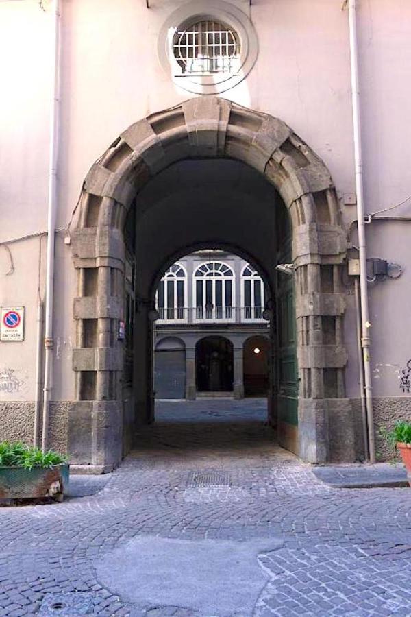 Hotel Around Toledo à Naples Extérieur photo