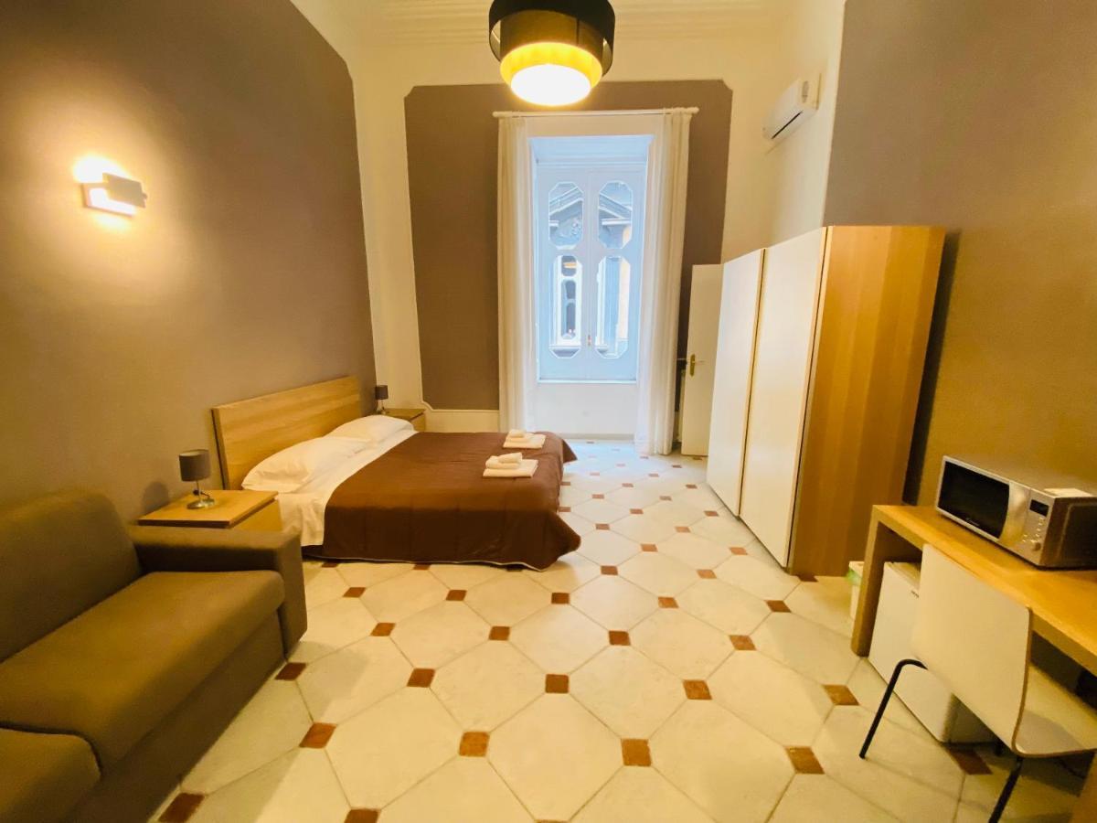 Hotel Around Toledo à Naples Extérieur photo