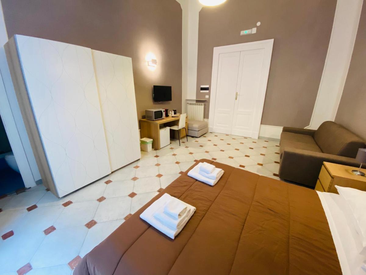 Hotel Around Toledo à Naples Extérieur photo