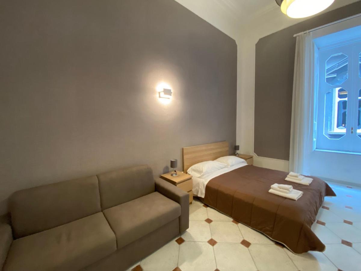Hotel Around Toledo à Naples Extérieur photo