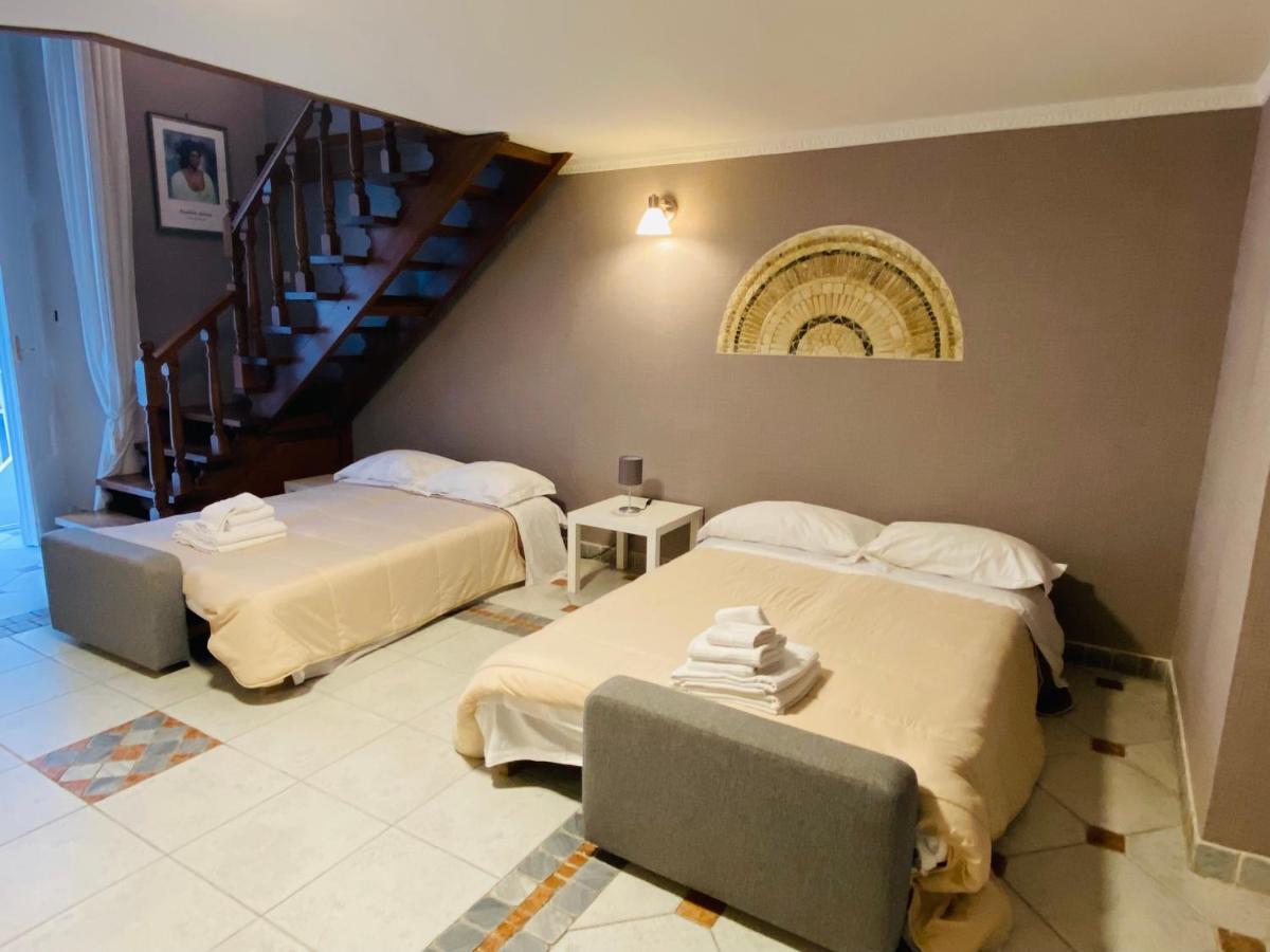 Hotel Around Toledo à Naples Extérieur photo