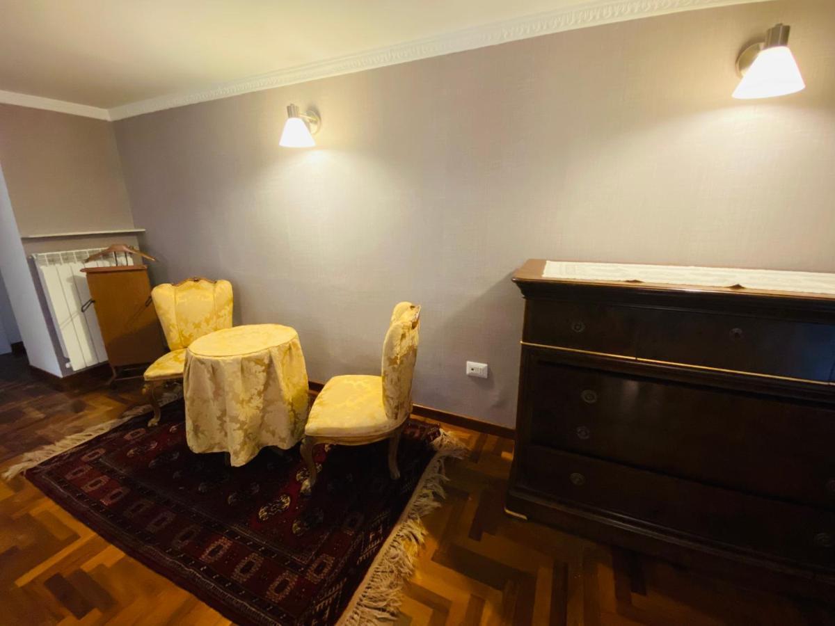 Hotel Around Toledo à Naples Extérieur photo