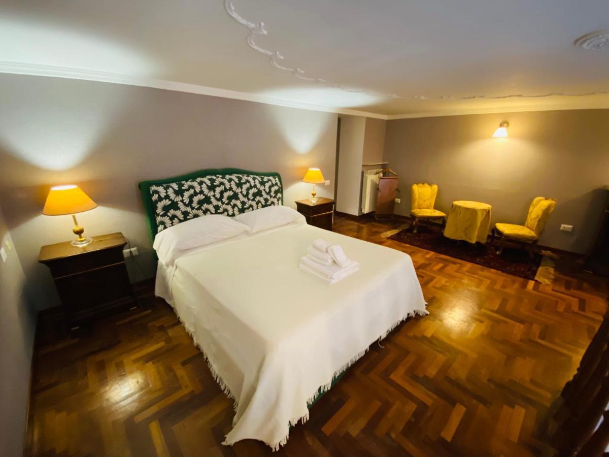 Hotel Around Toledo à Naples Extérieur photo